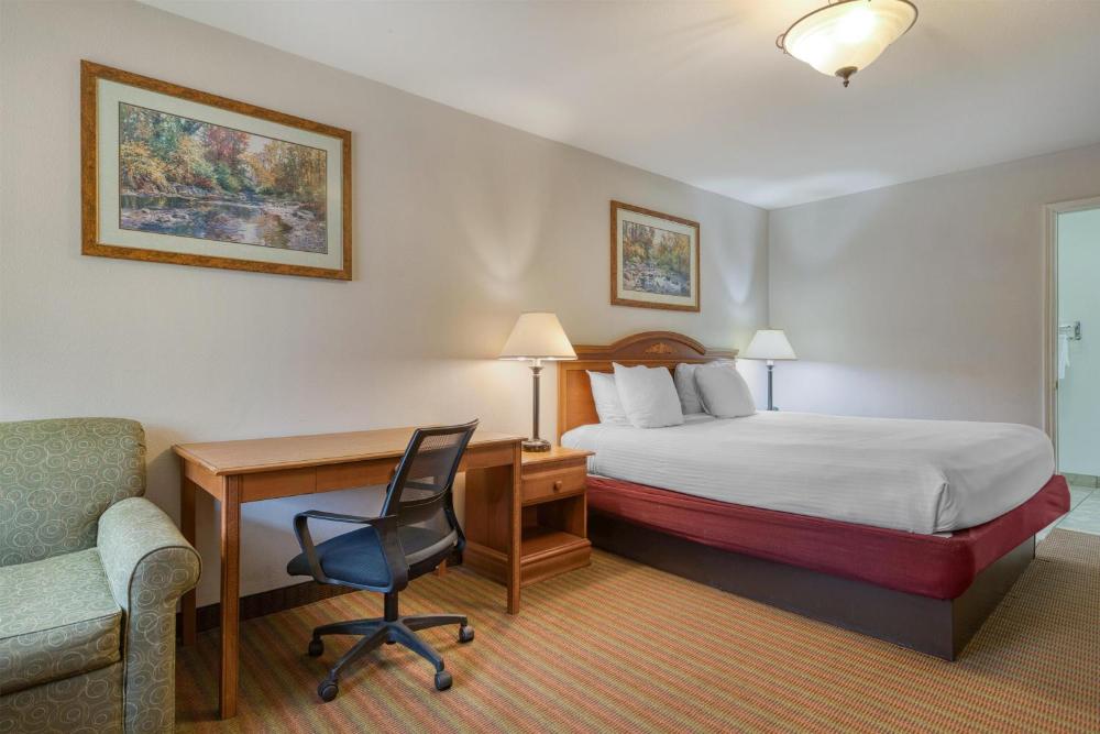 King Room - Hearing Accessible interior
